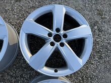 Audi 18 tolli originaal valuveljed