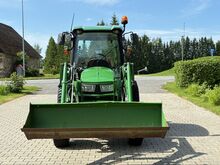 John Deere 4052R.