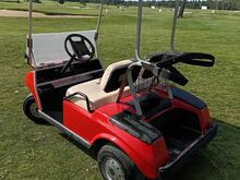 M: Bensiinimootoriga golfiauto Club Car