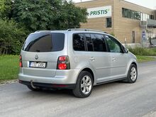 VW Touran 2010a