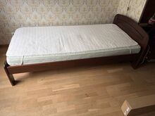 Кровать из массива дерева 100×200 + гибридный матрас Hypnos