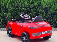 Suurepärase disainiga laste sportauto