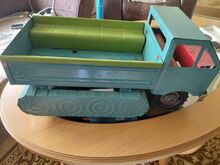 Старая игрушечная машинка