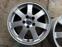 Volvo 16 tolli originaal valuveljed