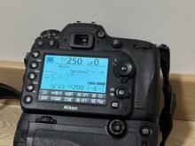 Nikon D7100 + батарейный блок Neewer + коробка