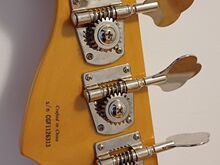 Бас-гитара Fender Jazz