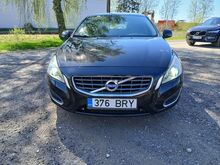 Volvo V60 MOMENTUM 2.0 D 120кВт 2011