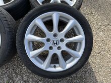 Оригинальные 17-дюймовые литые диски Honda с шинами