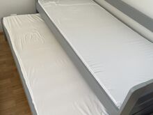 Puidust kahe magamiskohaga voodi