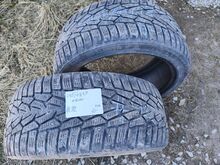 245/45R19 шипованные шины 2 шт.