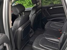 Подаётся AUDI Q7