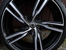 Volvo 21” 5-Double Spoke Diamond Cut
