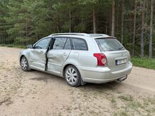 Toyota Avensis avariiline