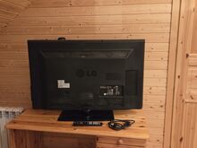 Teler LG 42" (106 cm) Full HD