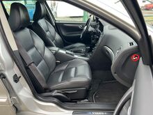 ПОЛНОПРИВОДНЫЙ Volvo V70 2.4 D5 136кВт, ДОПОЛНИТЕЛЬНЫЙ ОТОПИТЕ
