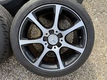 MB 17" originaal erilaiused valuveljed rehvidega