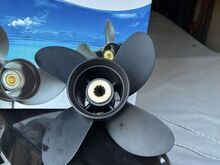 Solas Suzuki sõukruvi 9 1/4 x 9 4laba