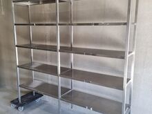 Roostevabast terasest riiulid