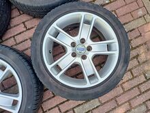 Volvo C30V50/V40/Ford 17" valuveljed M+S rehvidega