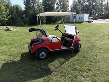 M: Bensiinimootoriga golfiauto Club Car