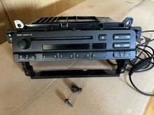 BMW originaal autoraadio CD mängijaga + lisasahtel