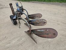 3-корпусный плуг FISKARS
