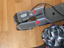 Пылесос Dyson V8 с аккумулятором + насадки