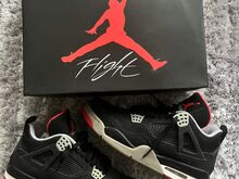 Air Jordan 4 Bred