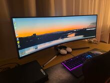 SAMSUNG 49" QLED 144Hz monitor