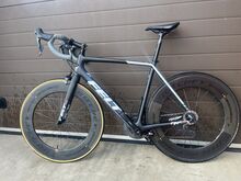 Maanteeratas 56cm carbon raami ja jooksudega
