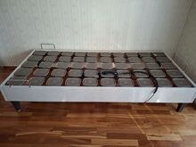 Voodi, puldiga reguleeritav