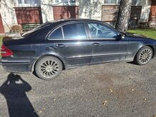 M/V 2 Autot MB e270cdi,touareg 2004a 2.5 128kw