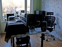 Kohandatud 4 monitoriga töökoht + PC + tool
