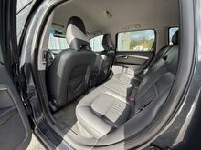 Volvo V70 Momentum 2.4 R5 D5 129kW, JÄRELMAKS!