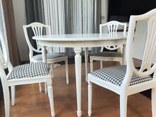 Imeilus pikendatav söögilaud ja toolid