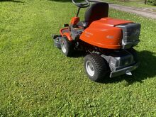 Murutraktor-raider Husqvarna 4x4 lisavarustusega