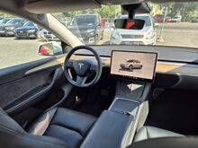 Tesla Model Y konks