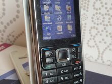 Nokia E51, зарядное устройство, USB-кабель, карта памяти 2 ГБ