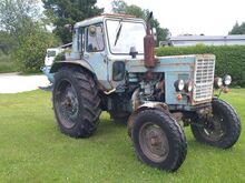 MTZ 80 koos puulõhkumis masina ja lisaseadmetega