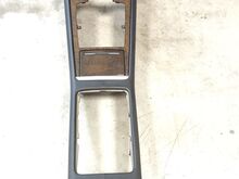 Audi A8 D3 nahatatud kesk konsool