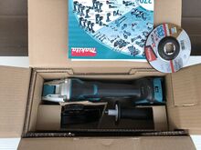 Makita DGA 519Z X-LOCK