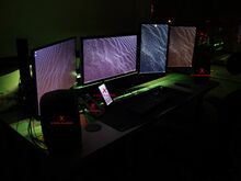 Kohandatud 4 monitoriga töökoht + PC + tool