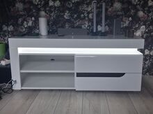 Tv-alus kapp LED valgustusega
