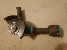 Makita DGA 506