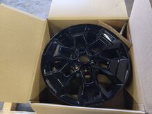 NISSAN OEM uued valuveljed 18" 6x114,3