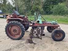 Traktor T-16 koos muldajaga