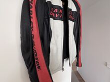 Женская кожаная куртка Harley Davidson. Размер S.