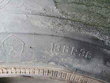 2 задние шины на Т-40