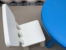 IKEA MAMMUT детский стол и 2 стула – в хорошем состоянии