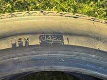 Bridgestone suverehvid 235/45/18